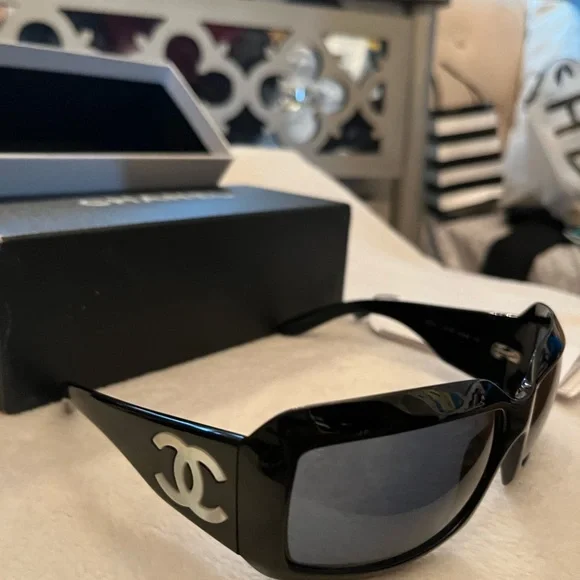 Vintage 2005 Chanel Sunnies. Purchased from store in MD. Used only a few times. - Picture 3 of 5